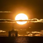 El petróleo retoma los 100 dólares en medio de nuevas fricciones entre EEUU e Irán