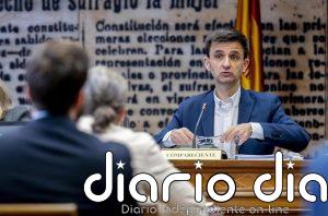El presidente de RTVE traslada al PP que fue un "error" sin intención emitir "fuera de contexto" un rótulo sobre Moreno