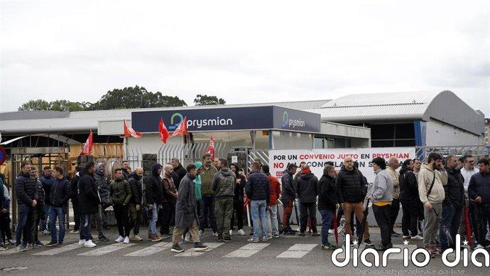 El primer día de huelga en Prysmian paraliza la actividad de la fábrica de cables de fibra óptica de Maliaño