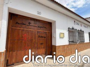 El PSOE denuncia la vandalización de su sede en Campo de Criptana con la aparición de pintadas en su fachada