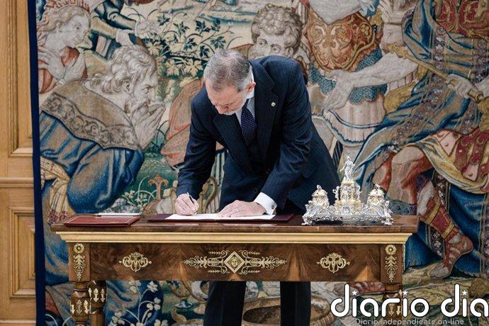 El Rey sanciona la cuarta reforma de la Constitución Española, que otorga a Formentera un senador propio