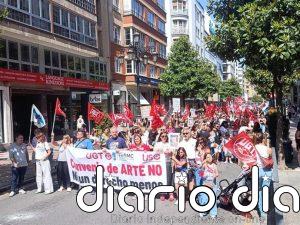 El sector del comercio textil sale a la calle en Oviedo contra el convenio estatal