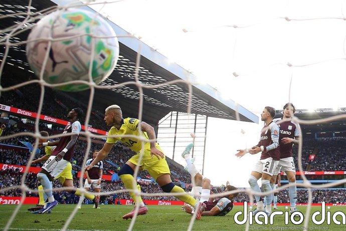 El Tottenham sale del descenso y el United tumba al Liverpool