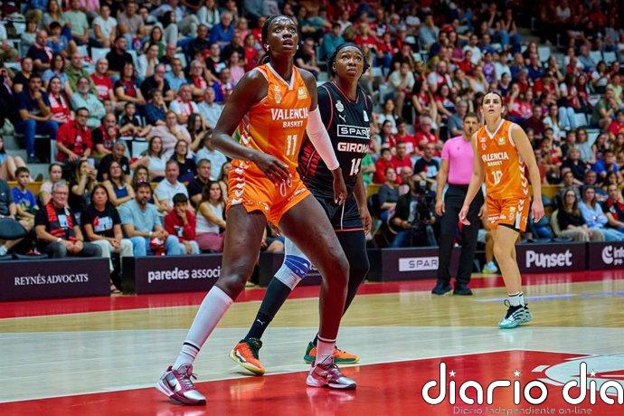 El Valencia Basket se despide de la pívot española Awa Fam y la alero alemana Leonie Fiebich