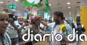 Emocionante llegada de Saif Abu Keshek a Barcelona tras “seis días brutales” en una prisión de Israel