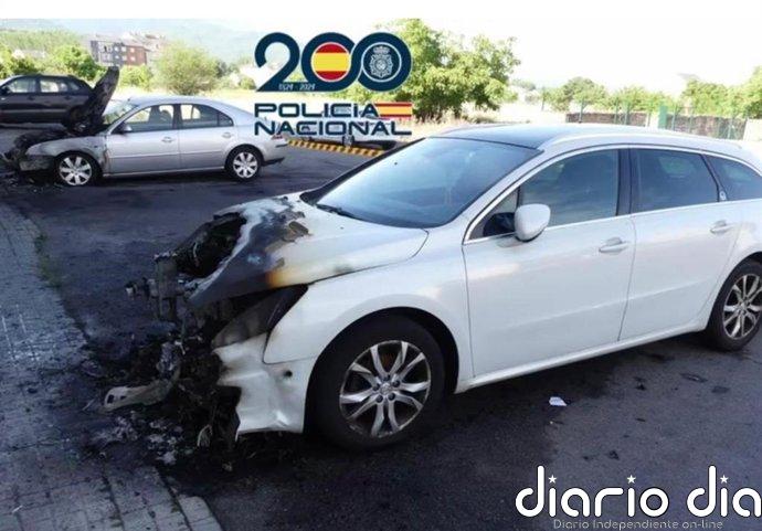 En libertad un hombre tras incendiar cinco vehículos después de discutir con su expareja en Ponferrada (León)
