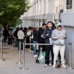 Entidades denuncian "trabas administrativas" y redadas "racistas" policiales tras un mes de la regularización