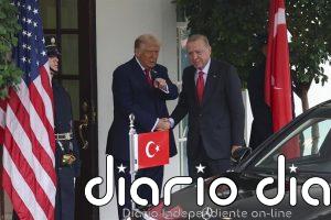 Erdogan traslada a Trump su apoyo a iniciativas constructivas para poner fin a la guerra en Irán