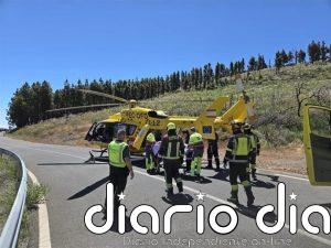 Evacuado en helicóptero un motorista herido grave tras una caída en Vega de San Mateo (Gran Canaria)