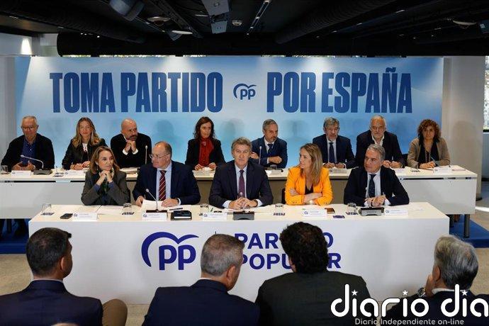Feijóo pide a sus 'barones' tensión electoral y ve clave implicar a los alcaldes para movilizar votantes