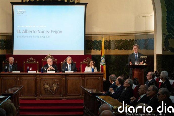Feijóo se compromete a "incrementar las plantillas" médicas y a crear un fondo estatal para enfermedades raras