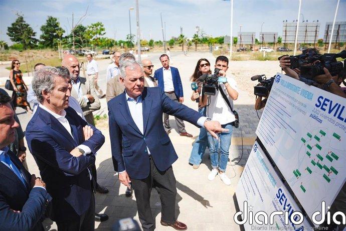 Feijóo ve posible construir un millón de viviendas "en una legislatura" y denuncia "desastre" de la política de Sánchez