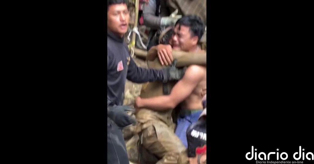 Felicidad y alivio al ser rescatados otros cuatro hombres del grupo que permanecía atrapado en una cueva de Laos