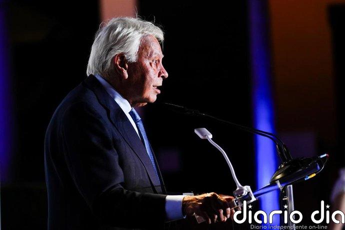 Felipe González recibe el premio 'Ana Frank' de OEI por "su aporte a los procesos internacionales de paz"