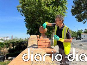 Finalizados los trabajos de restauración de los bancos y muro del Paseo de las Delicias de Sevilla