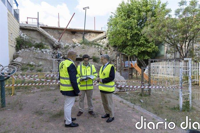 Fuentes visita en Rute (Córdoba) el muro afectado por las borrascas e informa sobre el proyecto de recuperación
