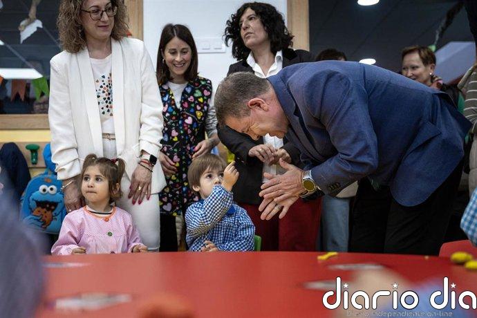 García-Page inaugura la Escuela Infantil 'Primeros Pasos' de Mira (Cuenca) con capacidad para 20 plazas