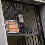Gastos de gestión o pedir más de un mes de fianza, entre las cláusulas abusivas más frecuentes en alquileres