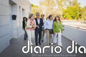 Gavira (Vox) llega al restaurante de Sevilla donde va a seguir la noche electoral del 17M