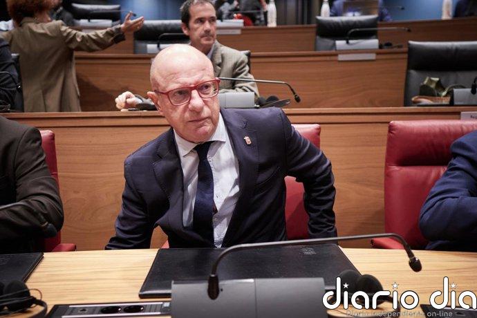 Gimeno dice que la "ley Frankenstein" de UPN va a suponer "dificultades" para la educación pública