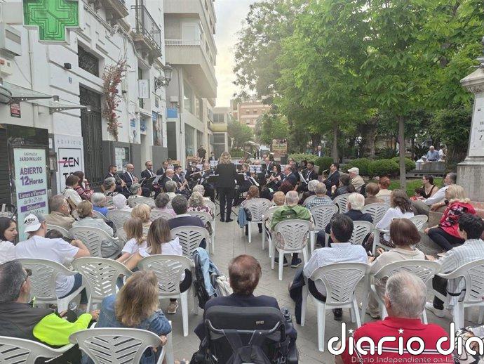 "Gran acogida" del público al concierto de la Banda Municipal en la plaza de los Jardinillos de Jaén