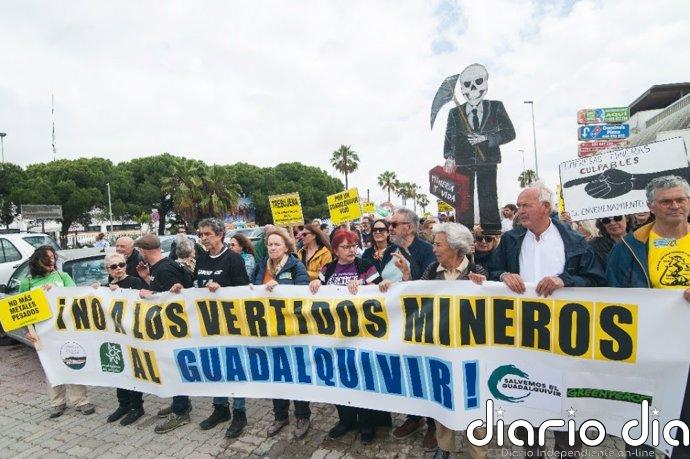 Greenpeace moviliza este sábado a miles de personas contra los proyectos de vertidos mineros en Andalucía