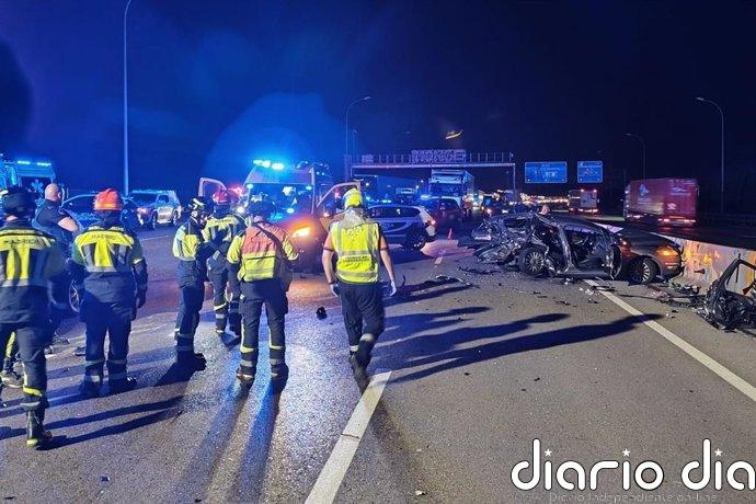 Herida grave una mujer rescatada por Bomberos tras un accidente múltiple a la altura de Villa de Vallecas
