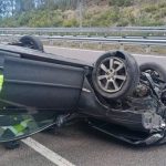 Herido el conductor de un turismo tras volcar su vehículo en la A8 en Muros de Nalón