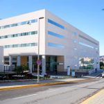 Herido grave un trabajador de 44 años al reventar un neumático en Roquetas de Mar (Almería)