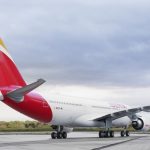IAG dispara un 77% su beneficio hasta marzo, con 301 millones, pero rebaja previsiones por Oriente