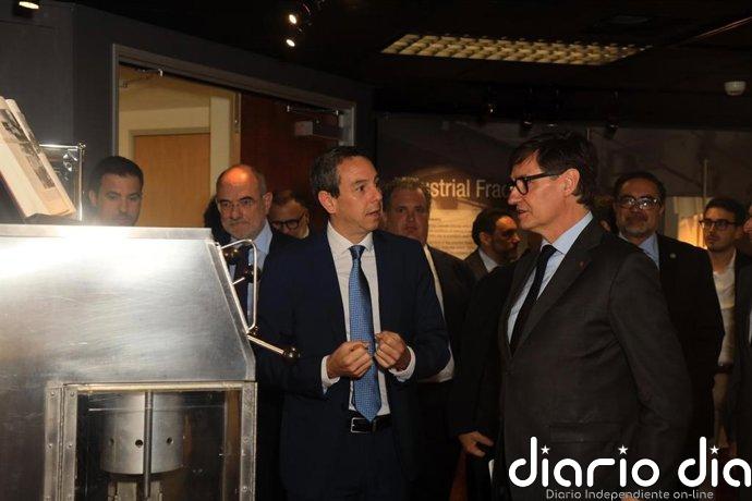 Illa expresa el "orgullo" de Catalunya por Grifols al visitar su planta en Los Angeles (EE.UU.)