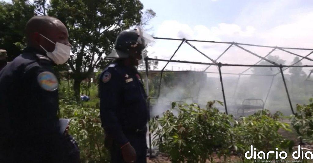 Incendian tiendas para pacientes de ébola en Congo tras una disputa por el entierro de un paciente