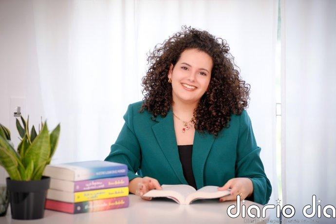 Inma Rubiales reescribe su primera novela, 'Un amigo gratis', que publicó a los 14 años y vuelve a salir a la venta