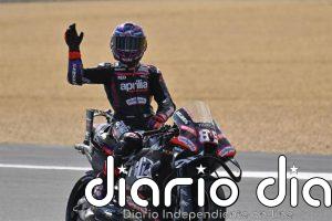 Jorge Martín firma un épico triunfo al esprint y Marc Márquez se va al suelo