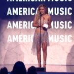Karol G triunfa en los American Music Awards