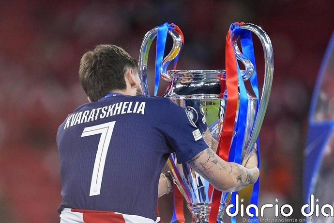 Kvaratskhelia, del PSG, elegido 'Jugador de la temporada' en la Champions