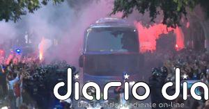 La afición del Barça apedrea el autobús de su propio equipo pensando que era el del Real Madrid