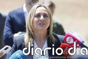 La alcaldesa de Granada ha agradecido a "todos los que se vuelcan" en cuidar el Día de la Cruz tras el pregón