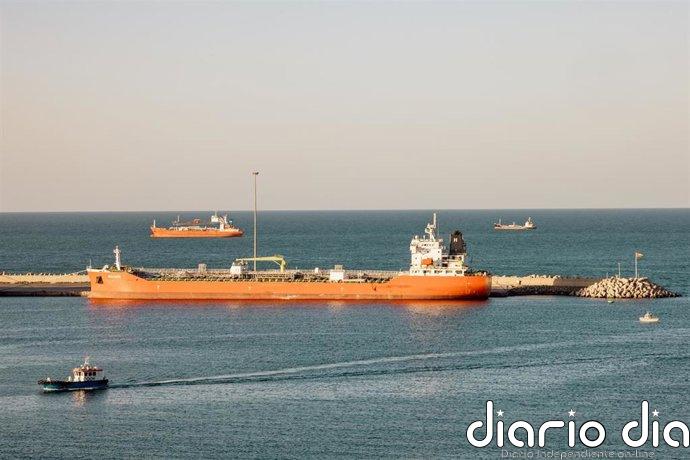 La Armada británica informa de un ataque contra un buque granelero en estrecho de Ormuz