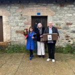 La ARMH entrega los restos exhumados de dos víctimas del franquismo a sus familiares en Casares de Arbas (León)
