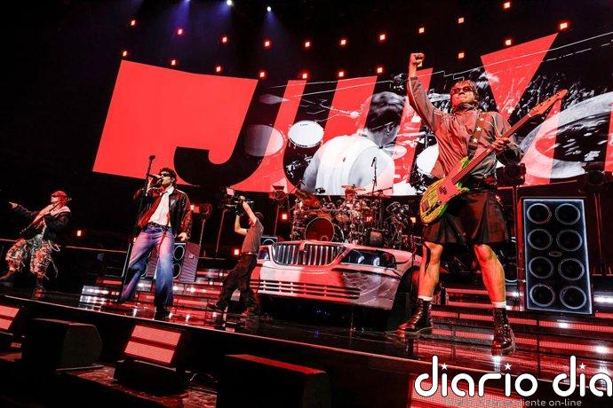 La banda australiana 5 Seconds of Summer debuta en el Roig Arena tras tres años sin actuar en España