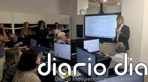 La CARM enseña a usar la administración digital a una treintena de mayores y personas con discapacidad