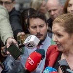 La Comunidad alerta de "venta de citas y documentación falsa" en el proceso de regularización de migrantes: "Es un caos"