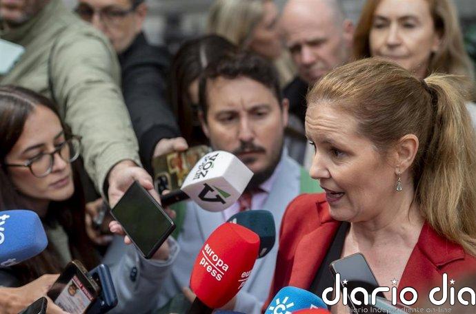 La Comunidad alerta de "venta de citas y documentación falsa" en el proceso de regularización de migrantes: "Es un caos"