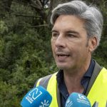 La Diputación de Córdoba inicia la poda y desbroce en once carreteras de la sierra para prevenir incendios forestales