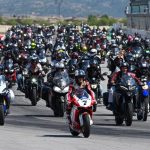 La Fan Bike Parade cierra de la mano de Carlos Checa un gran sábado de carreras de WorldSBK en MotorLand
