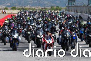 La Fan Bike Parade cierra de la mano de Carlos Checa un gran sábado de carreras de WorldSBK en MotorLand