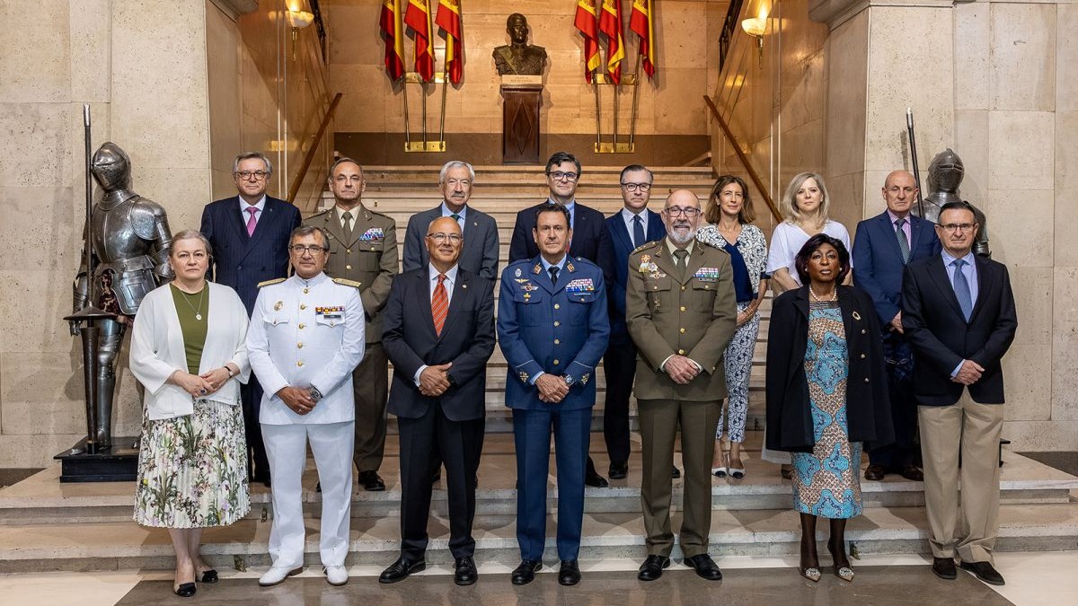 la-fundacion-feindef-presenta-la-feria-de-defensa-y-seguridad-al-cuerpo-diplomatico-acreditado-en-espana.jpg