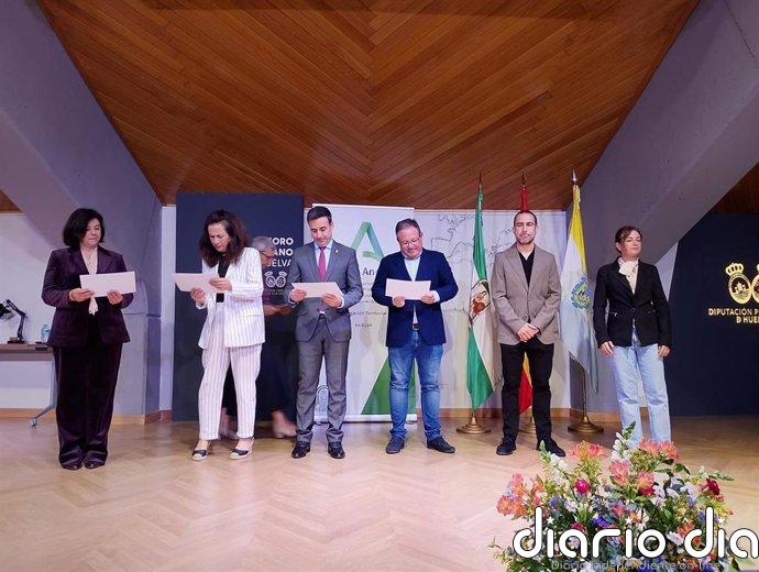 La Junta homenajea a unos 300 profesionales de la educación tras "una vida dedicada a formar generaciones" en Huelva