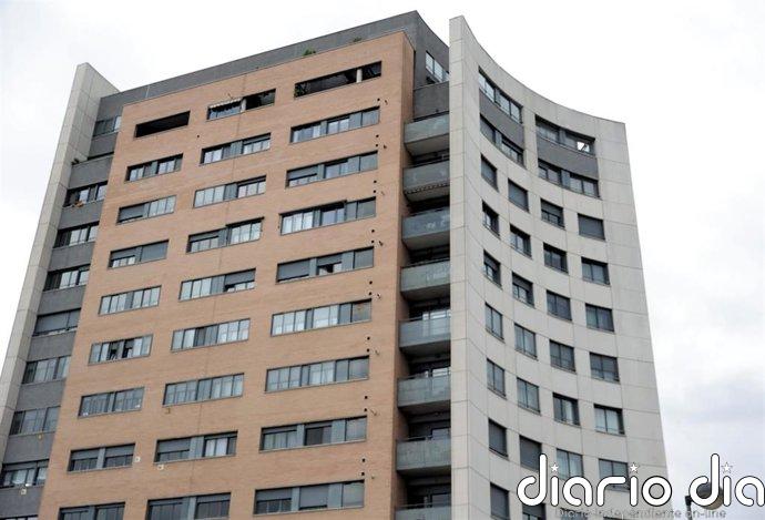 La oferta de alquiler permanente sigue cayendo en las zonas declaradas tensionadas, según idealista
